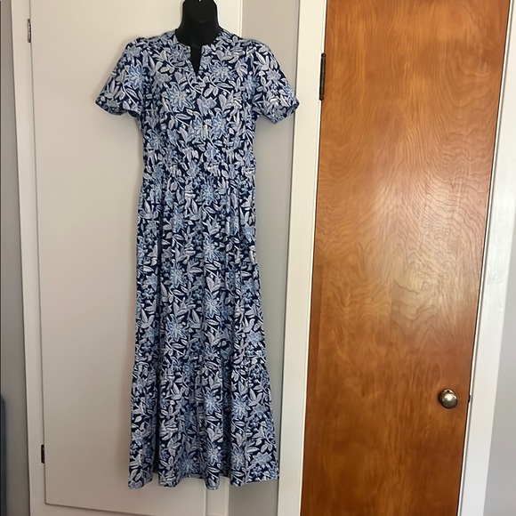 J. McLaughlin Dresses & Skirts - J. McGlaughlin Full Length Cotton Blue and White Floral Dress Size XS